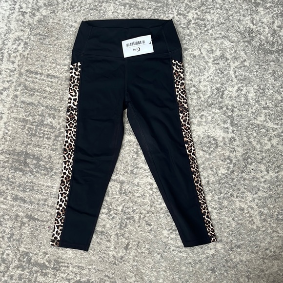 Zyia Leopard Pocket Brilliant Hi-Rise Capri 20” - Picture 1 of 3